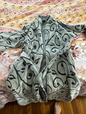 Charter club Cozy Plush Robe in frosted grey with Black Swirl Print